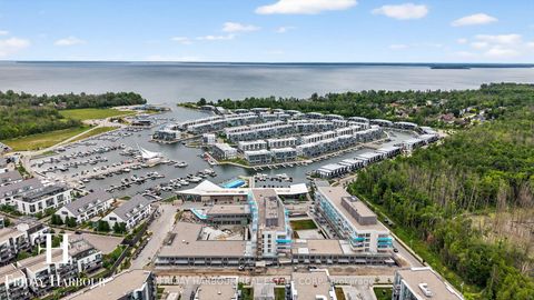 Photo 1 at 409 - 333 Sunseeker Avenue, Rural Innisfil, Innisfil