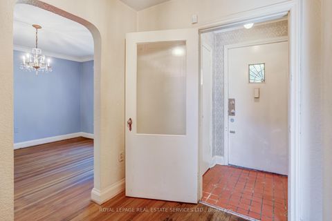 Photo 4 at 25 Ashton Manor, Queensway, Toronto