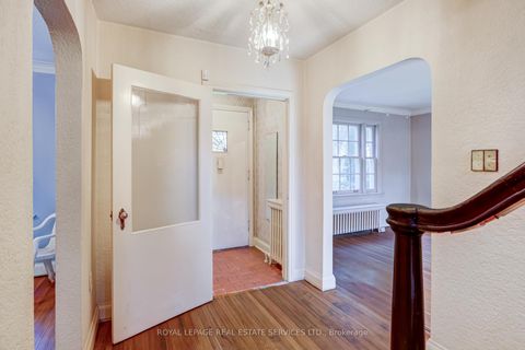 Photo 5 at 25 Ashton Manor, Queensway, Toronto