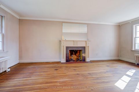 Photo 7 at 25 Ashton Manor, Queensway, Toronto