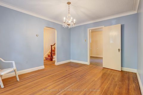 Photo 14 at 25 Ashton Manor, Queensway, Toronto