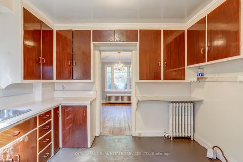 Photo 18 at 25 Ashton Manor, Queensway, Toronto