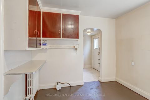 Photo 21 at 25 Ashton Manor, Queensway, Toronto