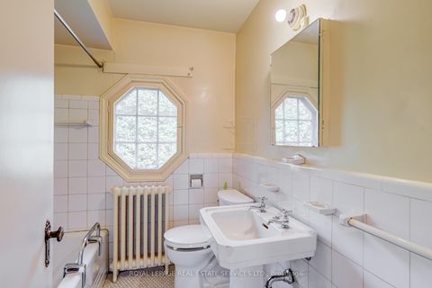 Photo 32 at 25 Ashton Manor, Queensway, Toronto