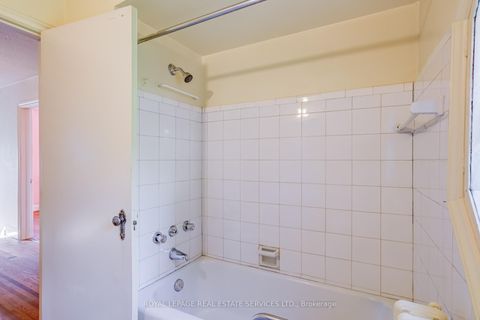 Photo 33 at 25 Ashton Manor, Queensway, Toronto