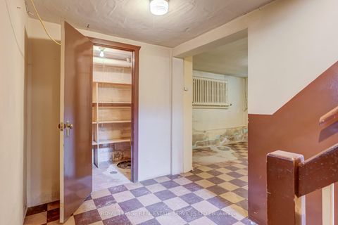 Photo 37 at 25 Ashton Manor, Queensway, Toronto