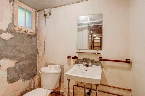 Photo 40 at 25 Ashton Manor, Queensway, Toronto