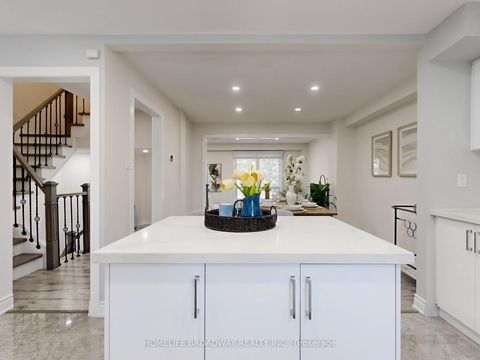 Photo 12 at 109 Poplar Crescent, Aurora Highlands, Aurora