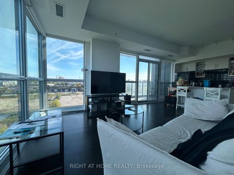 Photo 6 at 405 - 160 Vanderhoof Avenue, Thorncliffe Park, Toronto