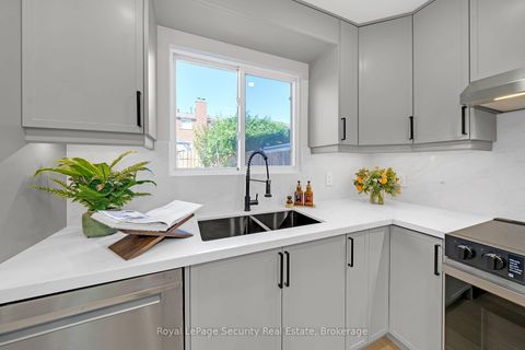 Photo 9 at 74 Andrea Lane, East Woodbridge, Vaughan Photo 9 at 74 Andrea Lane, East Woodbridge, Vaughan