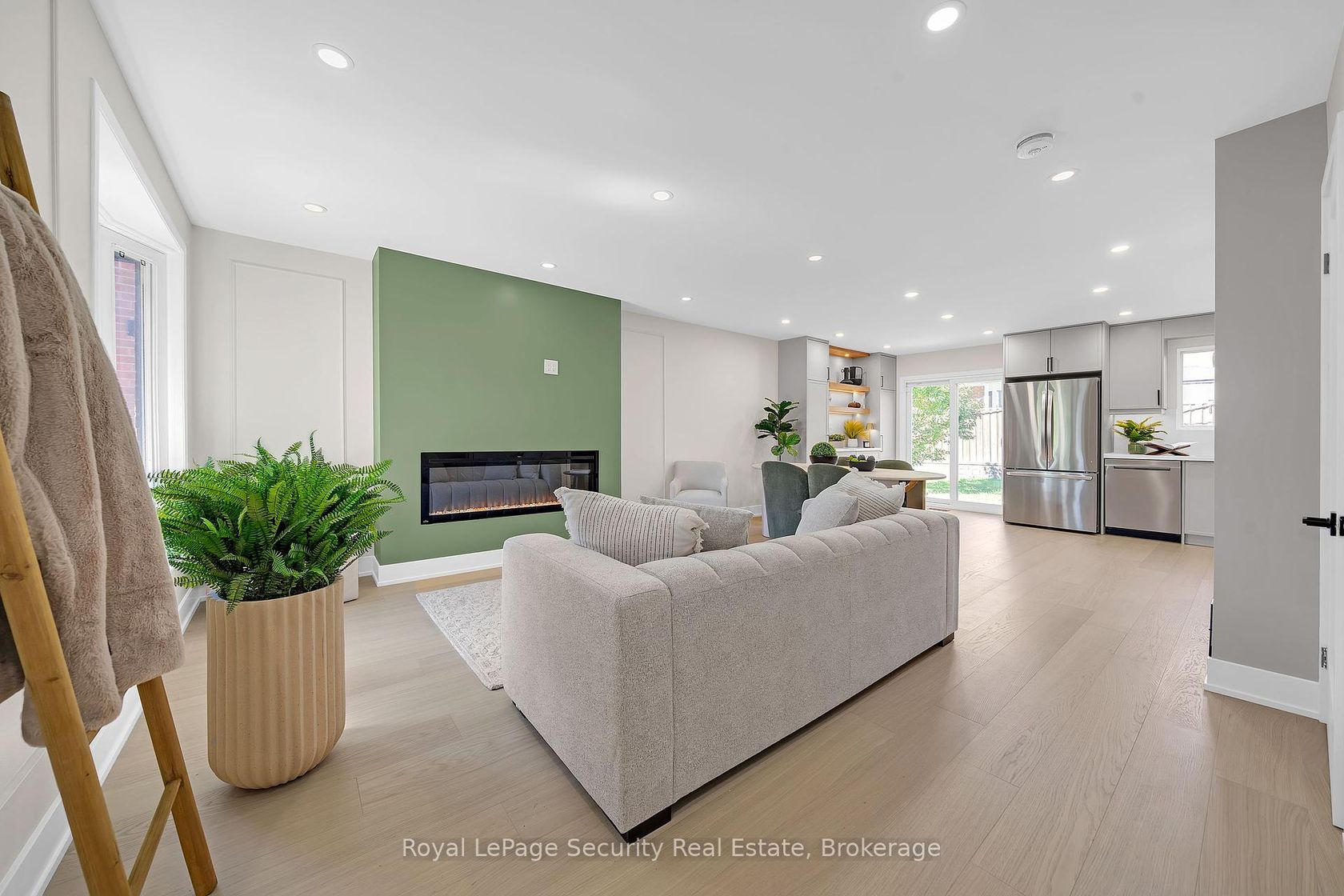 74 Andrea Lane, East Woodbridge, Vaughan photo 2