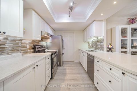 Photo 3 at 501 - 33 Weldrick Road E, Observatory, Richmond Hill