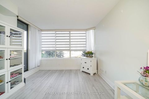 Photo 5 at 501 - 33 Weldrick Road E, Observatory, Richmond Hill