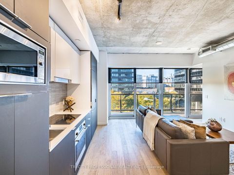 Photo 10 at 304 - 170 Bayview Avenue, Waterfront Communities C8, Toronto