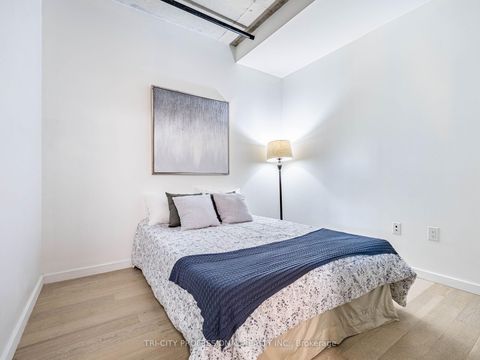 Photo 12 at 304 - 170 Bayview Avenue, Waterfront Communities C8, Toronto