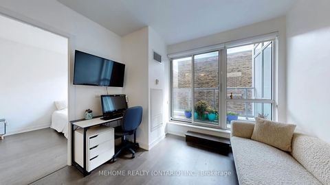 Photo 8 at 204 - 501 St. Clair Avenue W, Casa Loma, Toronto