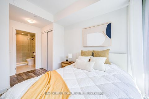 Photo 6 at 320 - 250 Lawrence Avenue W, Lawrence Park North, Toronto