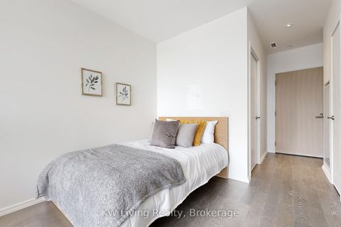 Photo 5 at 917 - 5 Soudan Avenue, Mount Pleasant West, Toronto