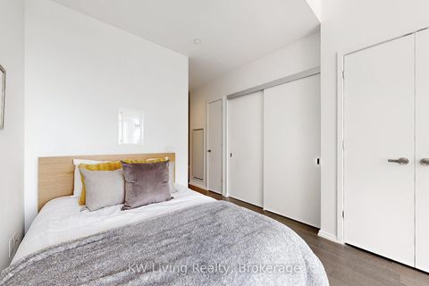 Photo 6 at 917 - 5 Soudan Avenue, Mount Pleasant West, Toronto