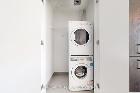 Photo 10 at 917 - 5 Soudan Avenue, Mount Pleasant West, Toronto