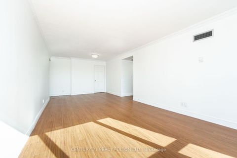 Photo 4 at 1007 - 8 Lee Centre Drive, Woburn, Toronto