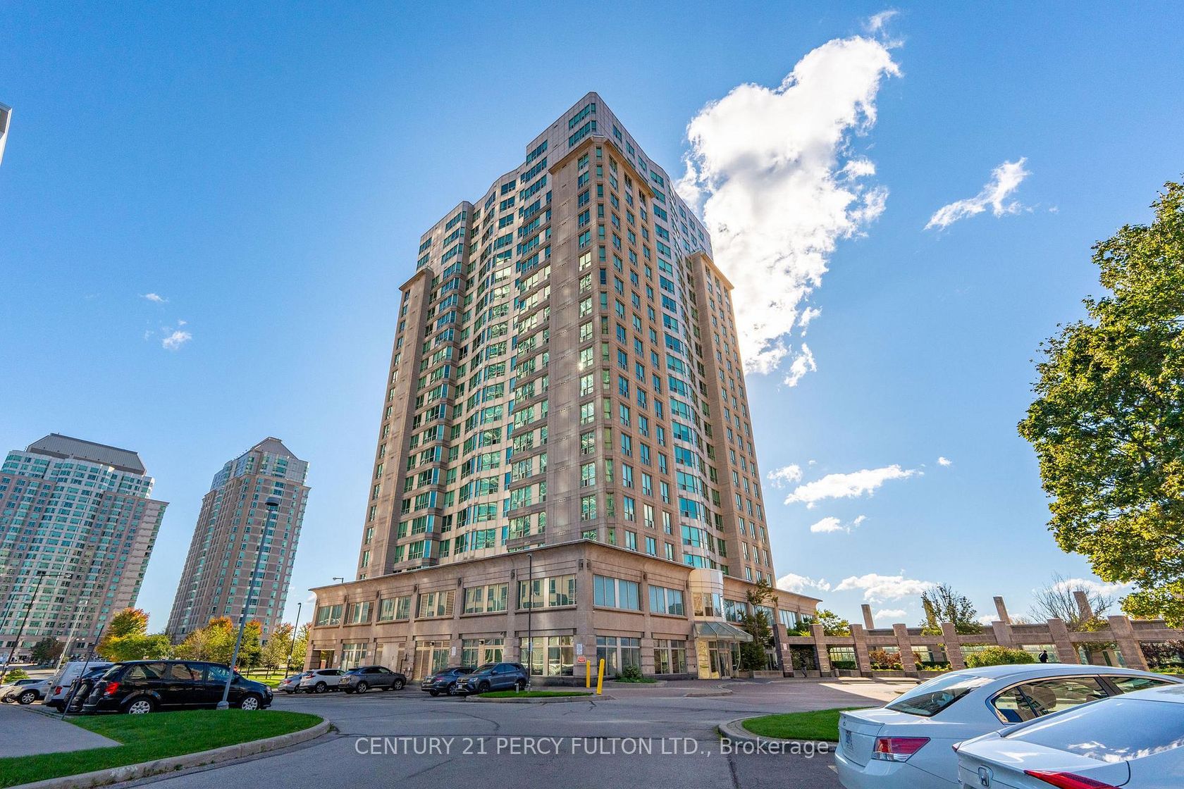 1007 - 8 Lee Centre Drive, Woburn, Toronto 