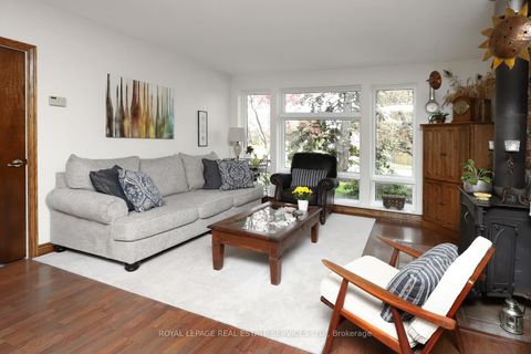 Photo 5 at 167 Oliver Place, CP College Park, Oakville