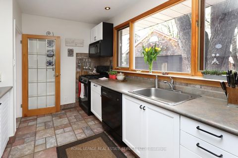 Photo 10 at 167 Oliver Place, CP College Park, Oakville