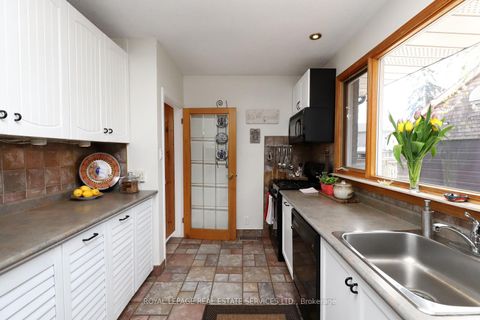 Photo 12 at 167 Oliver Place, CP College Park, Oakville