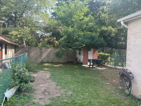 Photo 2 at 627 McRoberts Avenue, Fairbank, Toronto