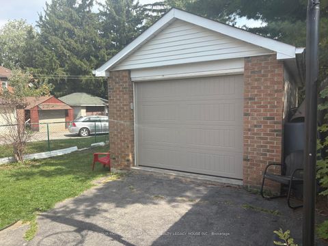Photo 5 at 627 McRoberts Avenue, Fairbank, Toronto