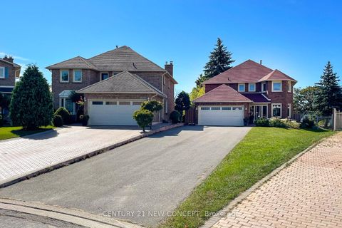 Photo 3 at 40 Marchwood Crescent, Harding, Richmond Hill Photo 3 at 40 Marchwood Crescent, Harding, Richmond Hill