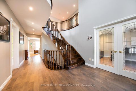Photo 5 at 40 Marchwood Crescent, Harding, Richmond Hill