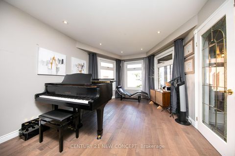 Photo 6 at 40 Marchwood Crescent, Harding, Richmond Hill