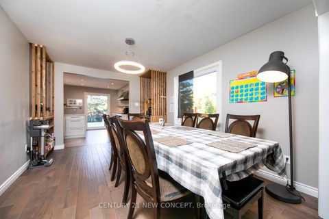 Photo 8 at 40 Marchwood Crescent, Harding, Richmond Hill