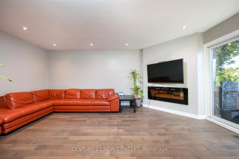 Photo 10 at 40 Marchwood Crescent, Harding, Richmond Hill