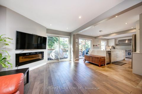 Photo 12 at 40 Marchwood Crescent, Harding, Richmond Hill