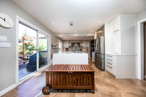 Photo 13 at 40 Marchwood Crescent, Harding, Richmond Hill
