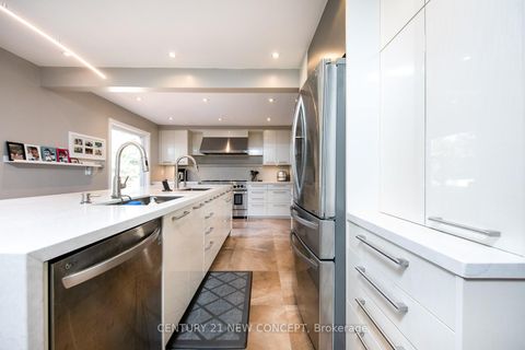 Photo 15 at 40 Marchwood Crescent, Harding, Richmond Hill