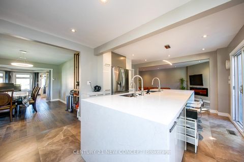 Photo 18 at 40 Marchwood Crescent, Harding, Richmond Hill