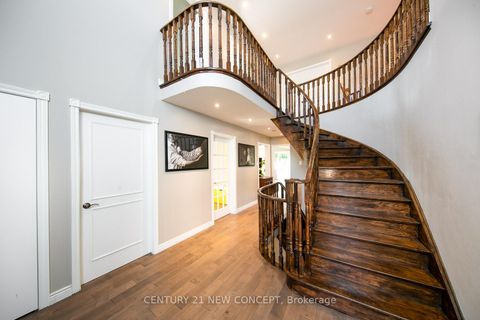 Photo 22 at 40 Marchwood Crescent, Harding, Richmond Hill