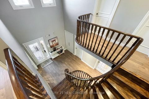 Photo 23 at 40 Marchwood Crescent, Harding, Richmond Hill