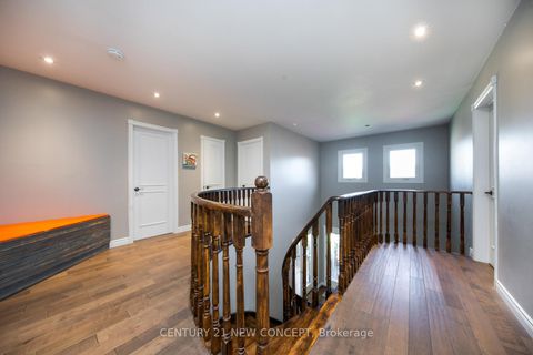 Photo 25 at 40 Marchwood Crescent, Harding, Richmond Hill