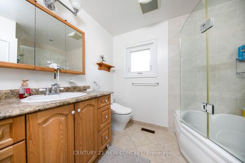 Photo 31 at 40 Marchwood Crescent, Harding, Richmond Hill
