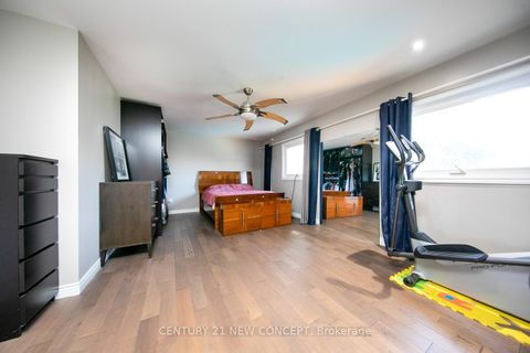 Photo 32 at 40 Marchwood Crescent, Harding, Richmond Hill