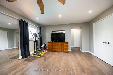 Photo 34 at 40 Marchwood Crescent, Harding, Richmond Hill