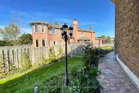 Photo 38 at 40 Marchwood Crescent, Harding, Richmond Hill
