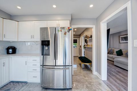 Photo 14 at 68 Heritage Court, Painswick South, Barrie