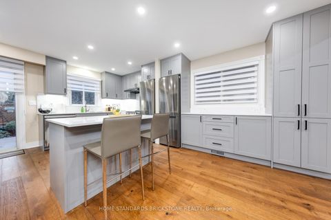 Photo 7 at 45 Spring Gate Boulevard, Yorkhill, Vaughan