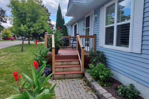 Photo 3 at 272 Jeff Smith Court, College Manor, Newmarket
